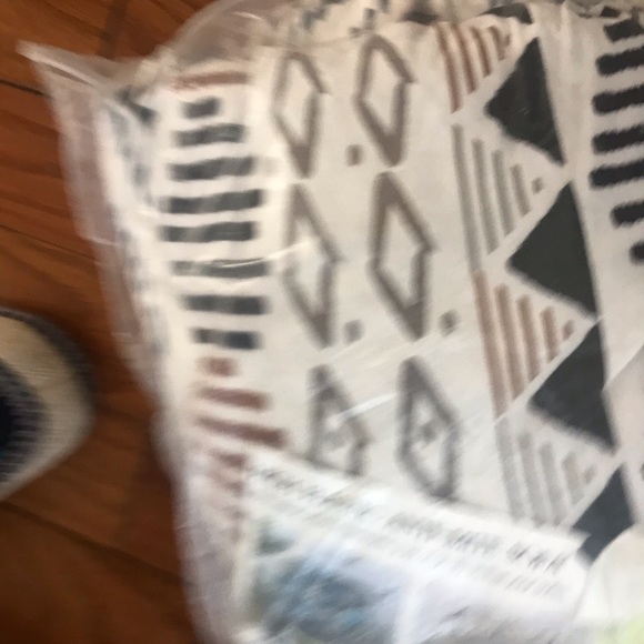 White Geometric Aztec Pattern Sofa Couch Cover - Picture 6 of 6